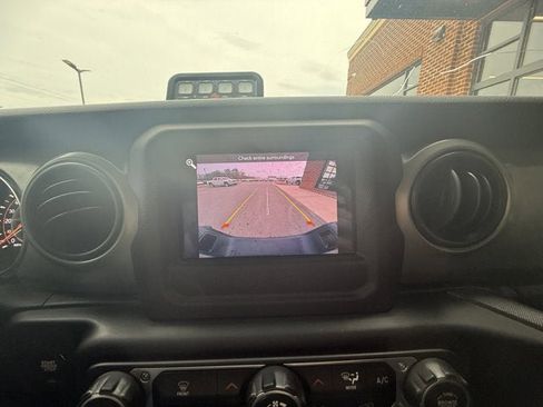 Used 2021 Jeep Gladiator Sport image 26