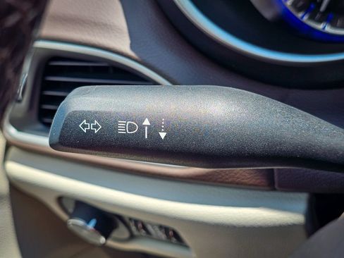 Used 2020 Chrysler Pacifica Touring-L Plus FWD image 17