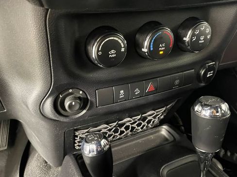 Used 2014 Jeep Wrangler Unlimited Sahara w/ Dual Top Group AWD/4WD image 9