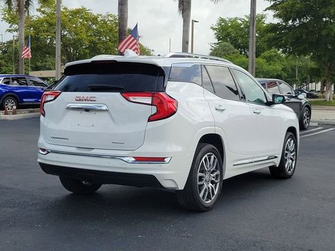 Used 2023 GMC Terrain Denali w/ Denali Premium Package AWD/4WD image 4