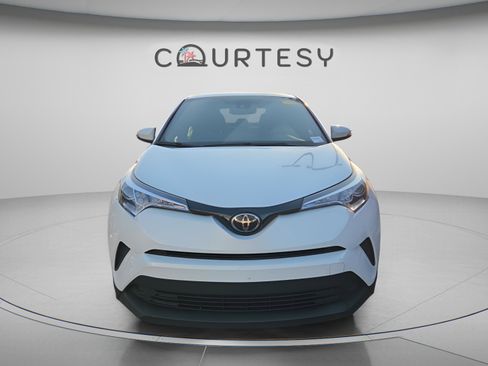 Used 2018 Toyota C-HR XLE FWD image 4