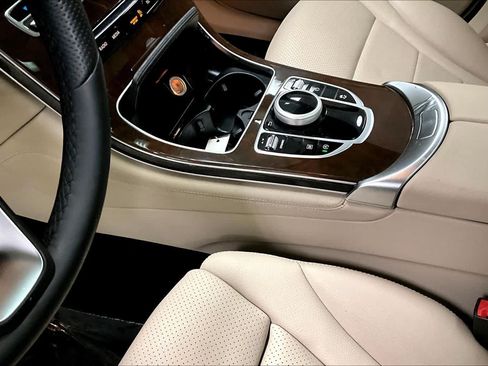 Used 2018 Mercedes-Benz GLC 300 4MATIC image 17