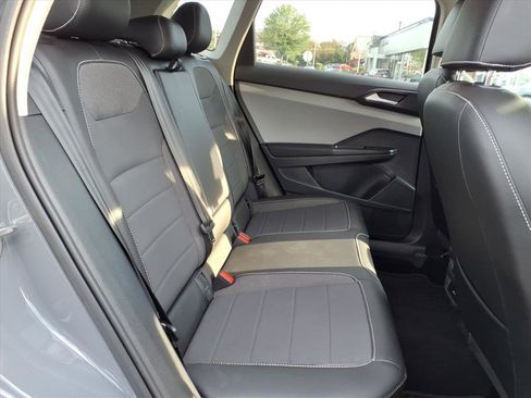 Certified 2023 Volkswagen Taos SE image 9