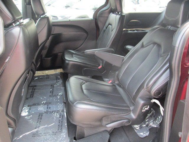 Used 2023 Chrysler Pacifica Touring-L w/ S Appearance Package AWD/4WD image 12