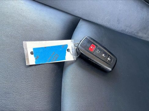 Used 2021 Toyota Prius Prime Limited FWD image 15