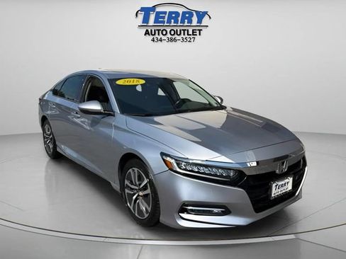 Used 2018 Honda Accord Touring image 2