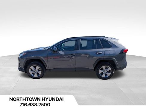 Used 2025 Toyota RAV4 XLE AWD/4WD image 2
