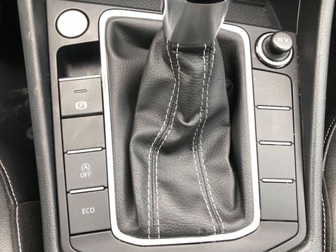 Used 2025 Volkswagen Jetta SE FWD image 27