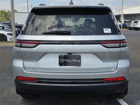 New 2025 Jeep Grand Cherokee Altitude RWD image 37