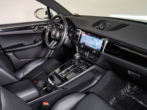 Certified 2026 Porsche Macan AWD/4WD image 14