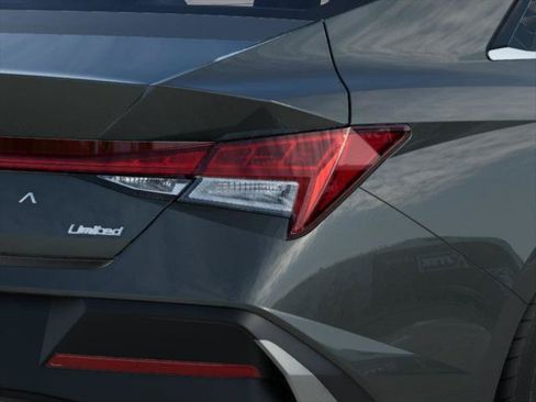 New 2026 Hyundai Elantra Limited FWD image 10