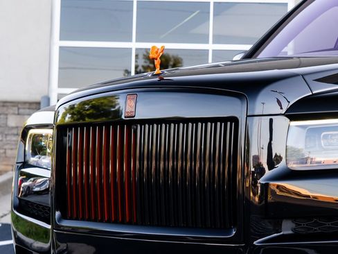 Used 2023 Rolls-Royce Cullinan AWD/4WD image 3
