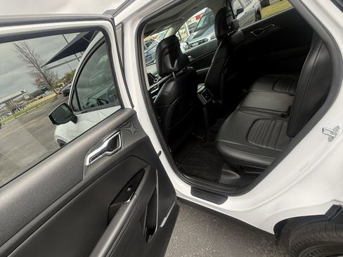 Used 2023 Kia Sportage SX image 10
