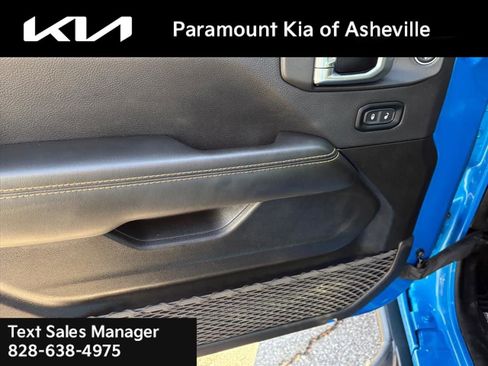 Used 2024 Jeep Wrangler Sahara image 23