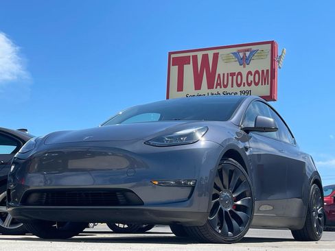 Used 2022 Tesla Model Y Performance AWD/4WD image 1