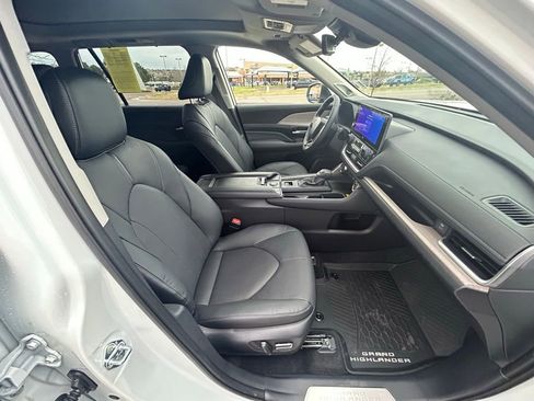 Used 2026 Toyota Grand Highlander Limited AWD/4WD image 28