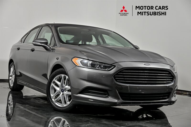 Used 2013 Ford Fusion SE FWD image 1