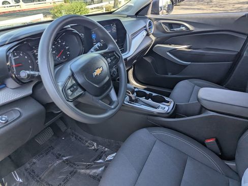 Used 2025 Chevrolet Trax LS FWD image 18