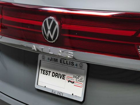 Certified 2024 Volkswagen Atlas Cross Sport SEL R-Line AWD/4WD image 40