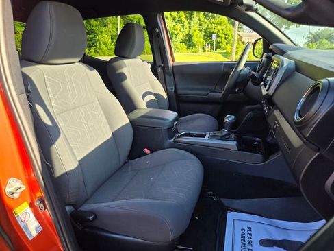 Used 2017 Toyota Tacoma 4x4 Double Cab image 19
