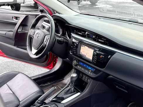 Used 2015 Toyota Corolla S Premium image 5