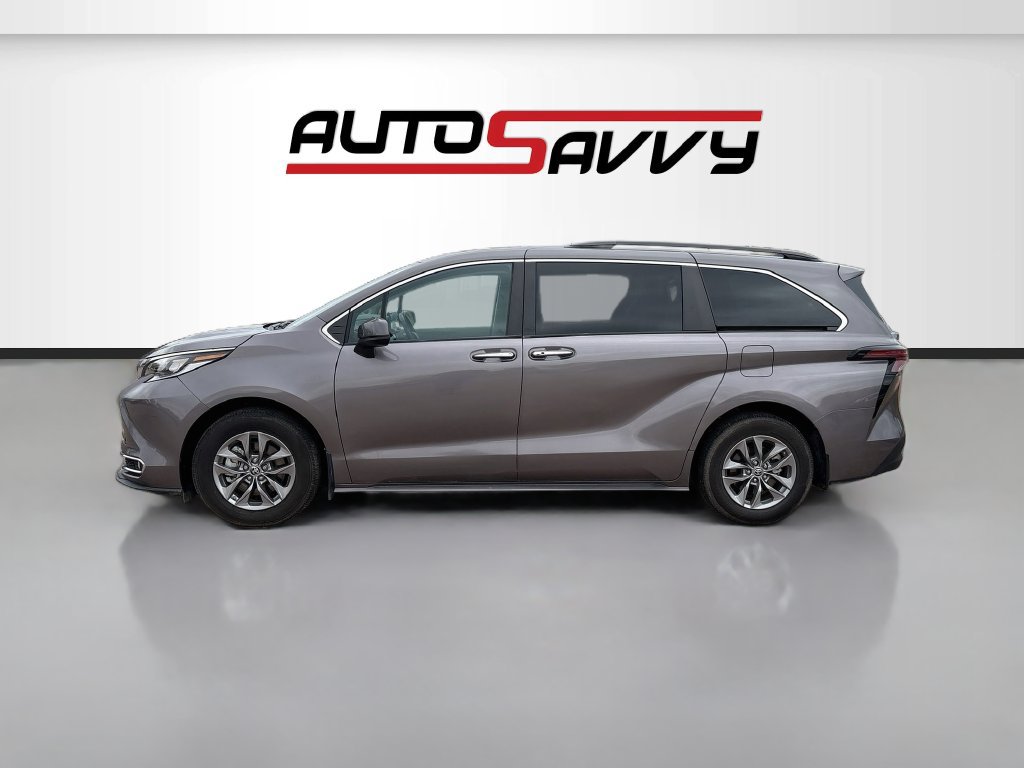 Used 2023 Toyota Sienna XLE w/ XLE Plus Package AWD/4WD image 4
