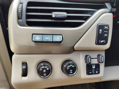 Used 2017 GMC Yukon XL Denali w/ Open Road Package AWD/4WD image 28