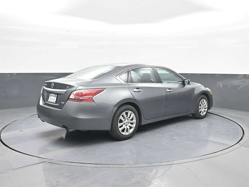 Used 2014 Nissan Altima 2.5 S image 2