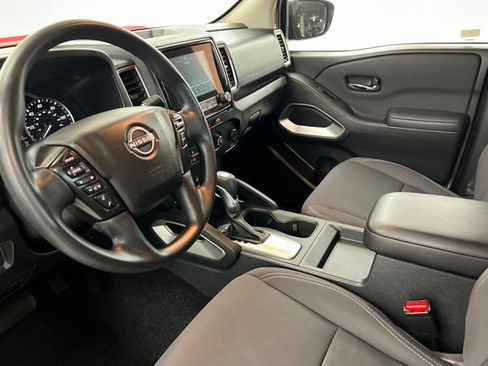 Used 2024 Nissan Frontier SV AWD/4WD image 11