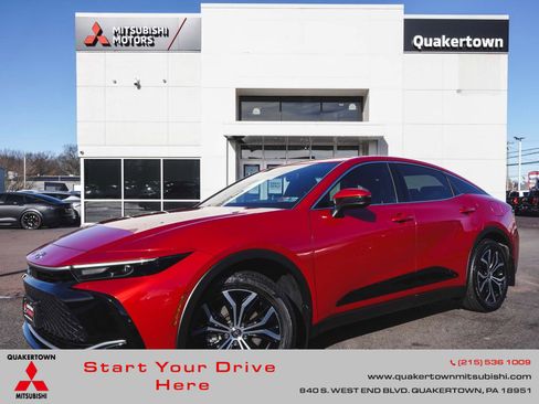 Used 2024 Toyota Crown XLE image 1