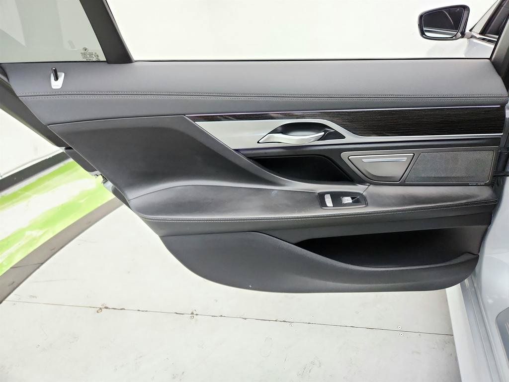 Used 2016 BMW 750i xDrive AWD/4WD image 25