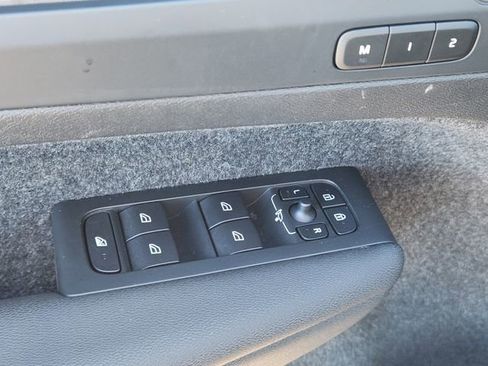 Used 2024 Volvo XC40 Recharge Plus w/ Protection Package Premier image 27