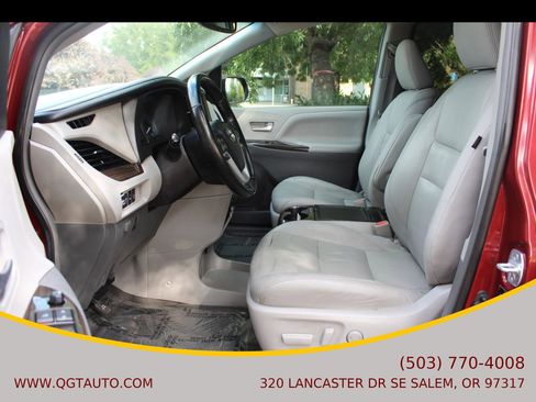 Used 2016 Toyota Sienna Limited image 12