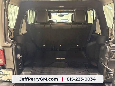 Used 2017 Jeep Wrangler Unlimited Sahara AWD/4WD image 26