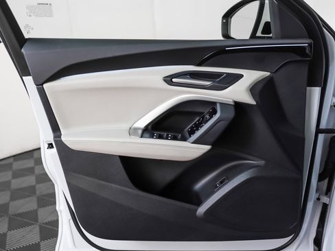 Certified 2025 Audi Q5 Premium w/ Convenience Package image 23