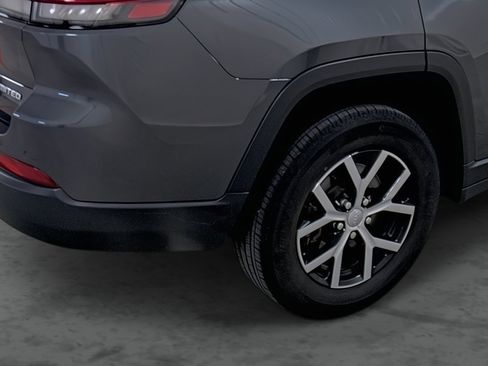 Used 2024 Jeep Grand Cherokee L Limited w/ Luxury Tech Group II image 12