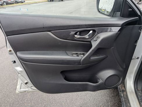 Used 2020 Nissan Rogue SV image 10