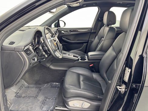 Used 2018 Porsche Macan image 16