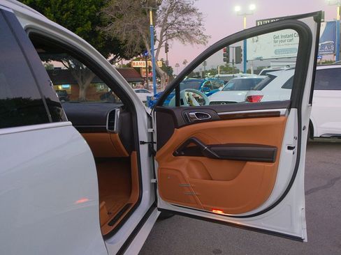 Used 2014 Porsche Cayenne GTS image 30