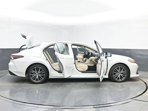 Used 2022 Toyota Camry XLE FWD image 49