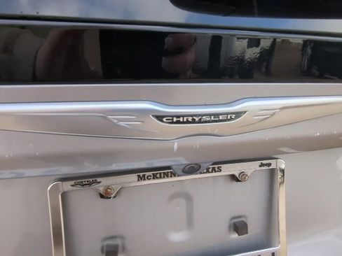 Used 2021 Chrysler Voyager Lxi image 9