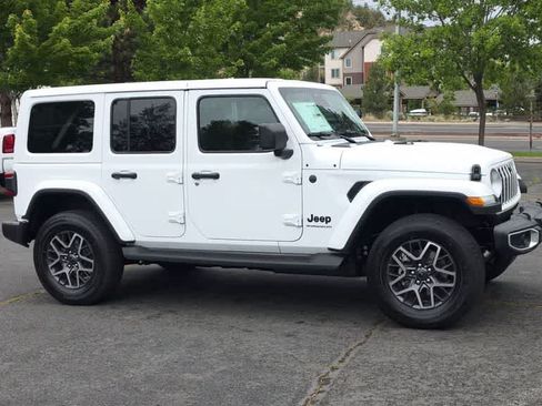 New 2026 Jeep Wrangler Unlimited Sahara AWD/4WD image 2