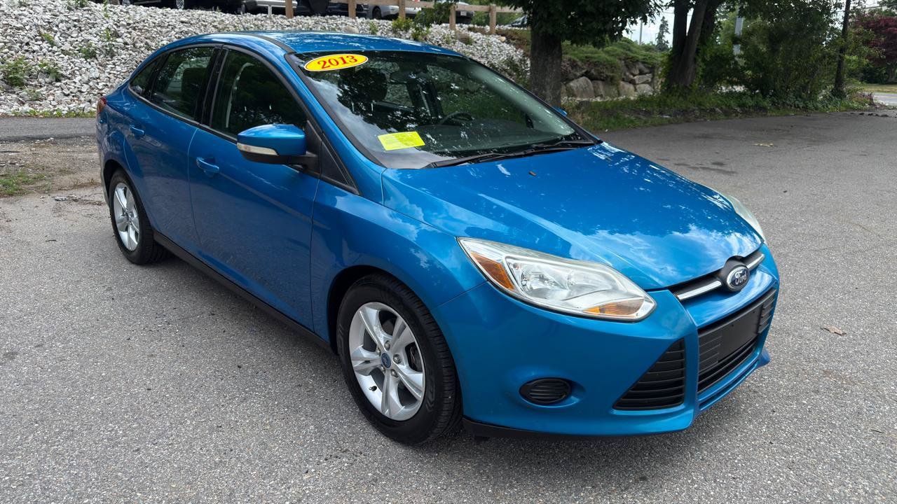 Used 2013 Ford Focus SE w/ SE Winter Pkg FWD image 3