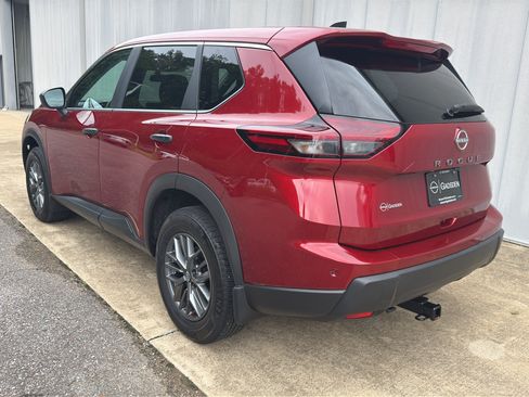 Certified 2025 Nissan Rogue S FWD image 5