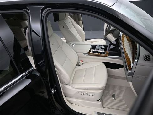 Certified 2025 Cadillac Escalade Premium Luxury Platinum w/ LPO, Floor Liner Package image 21