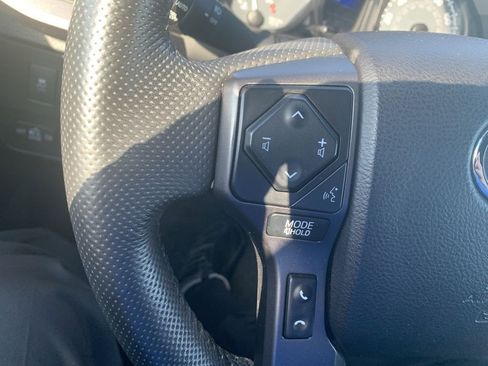 Used 2021 Toyota Tacoma TRD Sport AWD/4WD image 12