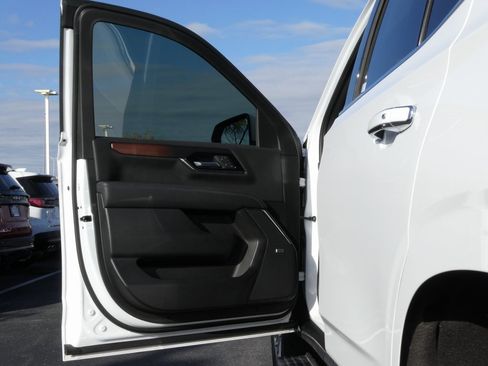 Certified 2025 GMC Yukon Denali image 28