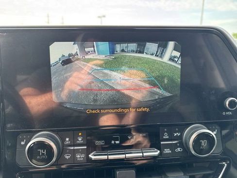 Used 2023 Toyota Highlander XLE image 28