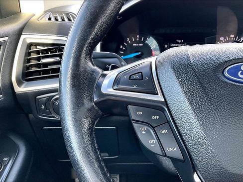 Used 2018 Ford Edge SEL FWD image 18