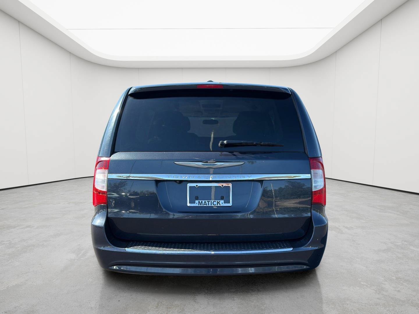 Used 2013 Chrysler Town & Country Touring FWD image 28